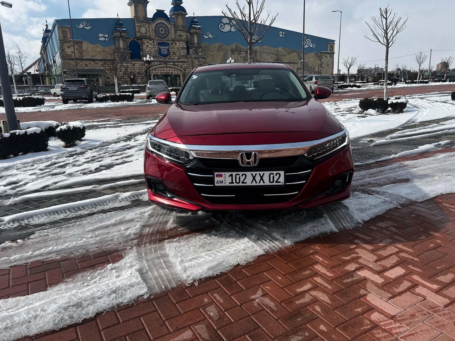 Honda Accord Hybrid спереди